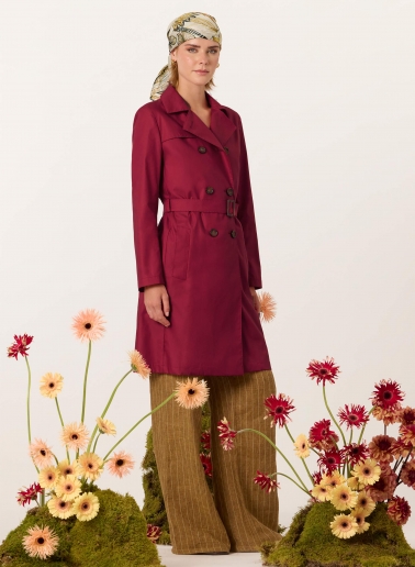 Double-breasted red trench coat in technical fabric with tailored stitches