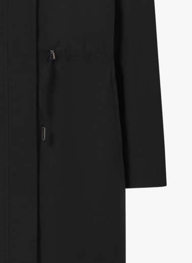 Parka aus regenabweisendem technischem Stoff in schwarz