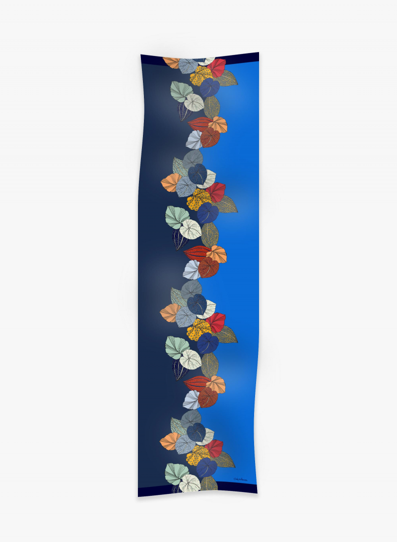 Gemustertes Tuch blau aus Seidentwill