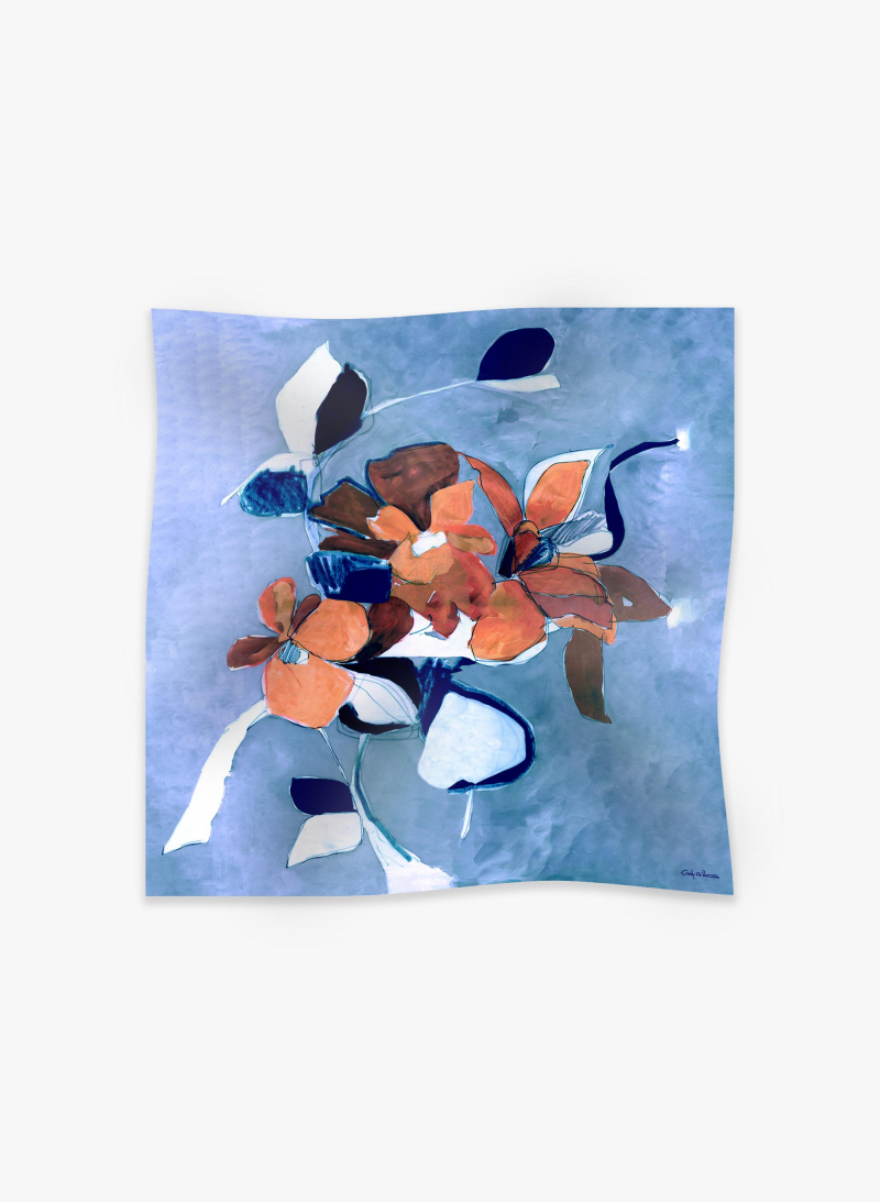 Seidenschal mit Aquarellblumenmuster in blau