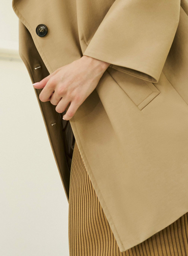 Stretch-Baumwoll-Kurzmantel mit breitem Revers in camel