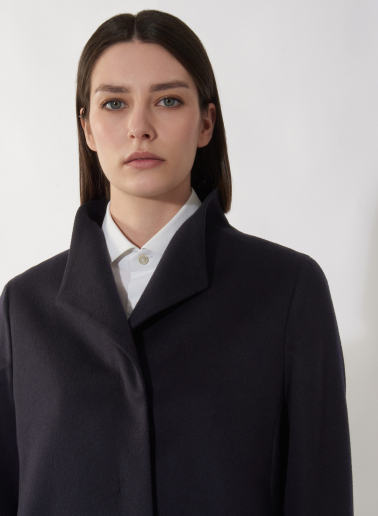 Jacke aus reiner Wolle mit hohem Kragen in blau