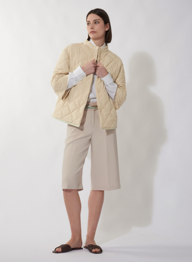 Wattierte Jacke mit koreaner-Kragen in beige