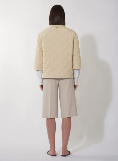 Wattierte Jacke mit koreaner-Kragen in beige