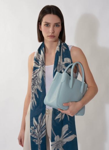 Maxi Schal aus Baumwolle und Leinen mit blau Blumendruck