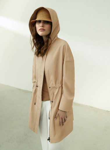 Parka aus regenabweisendem technischem Stoff in camel