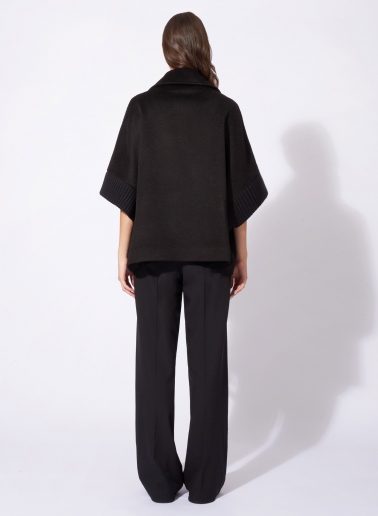 Cape mit Strick-Details aus reinem Kamelhaar in Schwarz