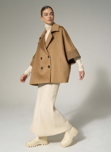 Cape mit Strick-Details aus reinem Kamelhaar in Camel