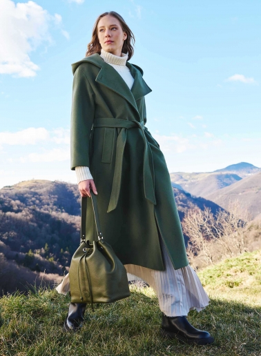 Maxi Gürtelmantel mit Kapuze aus Wolle und Cashmere in Militärgrün