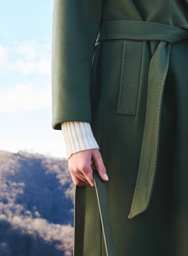 Maxi Gürtelmantel mit Kapuze aus Wolle und Cashmere in Militärgrün