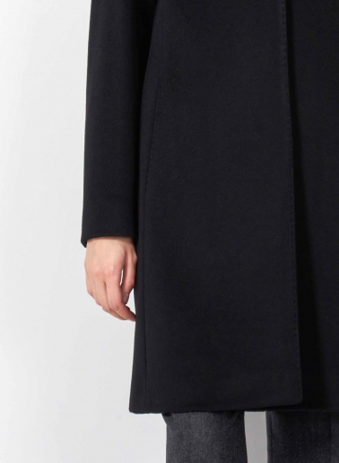 Mantel mit umklappbarem Reverskragen aus Loro Piana Stoff gefertigt in Schwarz