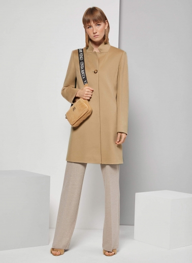Mantel mit umklappbarem Reverskragen aus Loro Piana Stoff gefertigt in light Camel