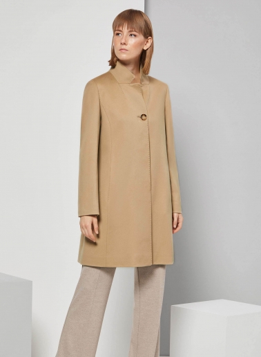 Mantel mit umklappbarem Reverskragen aus Loro Piana Stoff gefertigt in light Camel