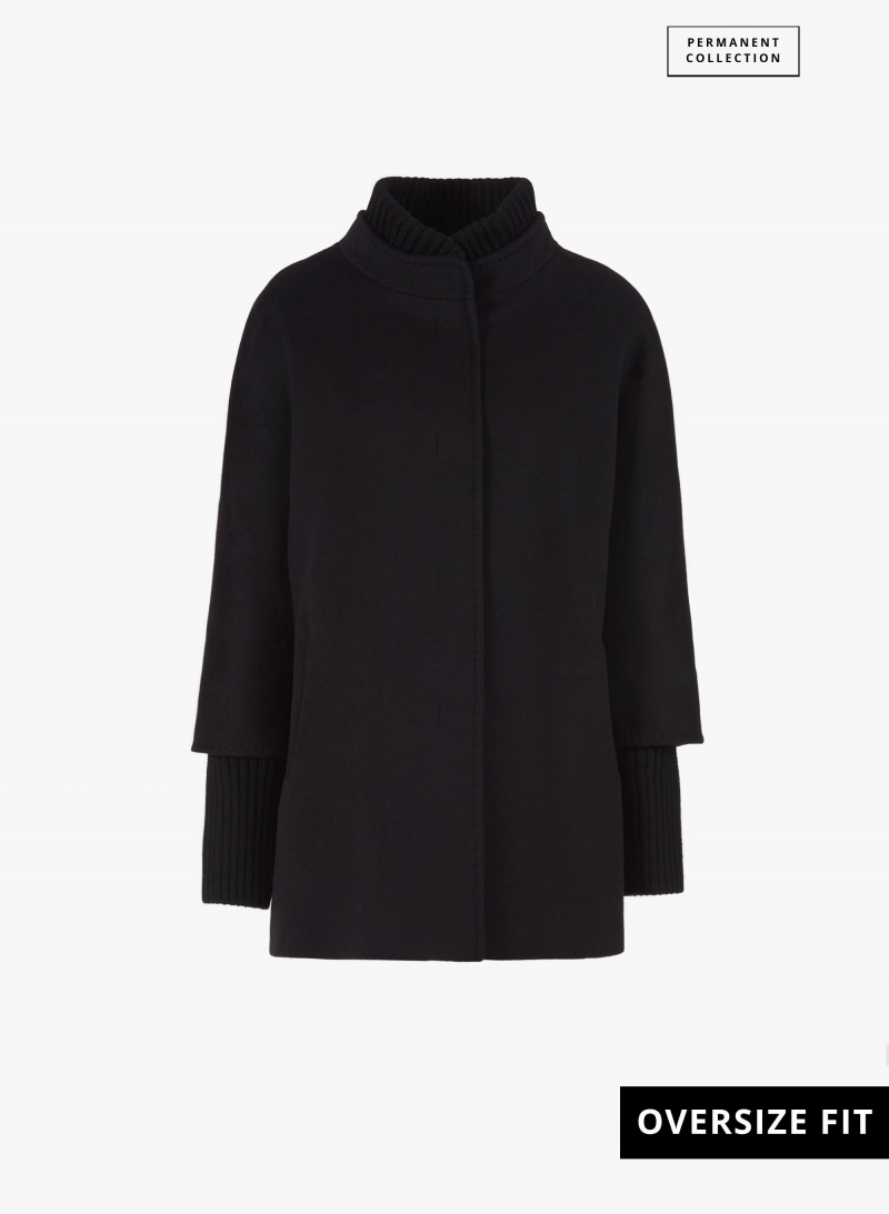 Oversized Kurzmantel mit Strick-Details aus reiner Wolle in Schwarz