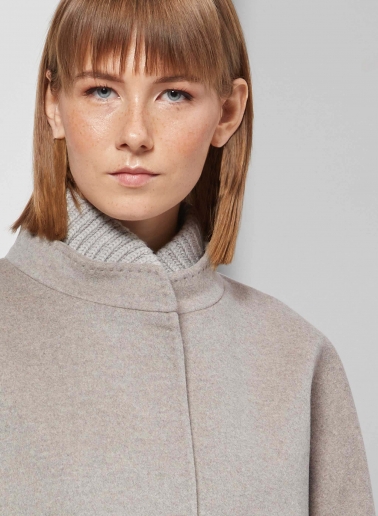 Oversized Kurzmantel mit Strick-Details aus reiner Wolle in Beige