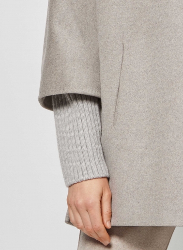 Oversized Kurzmantel mit Strick-Details aus reiner Wolle in Beige