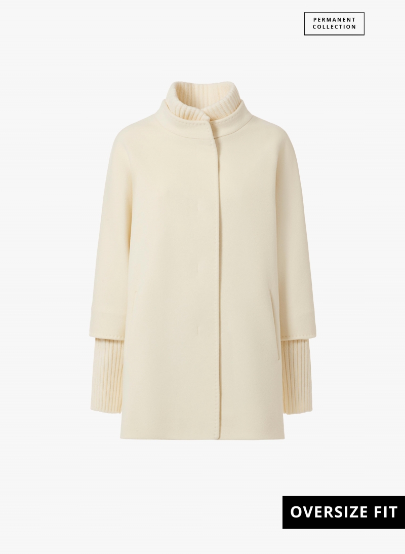 Oversized Kurzmantel mit Strick-Details aus reiner Wolle in Weiß