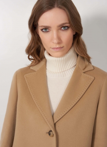 Gerade geschnittener Mantel im Herrenschnitt aus Wolle und Cashmere in light Camel