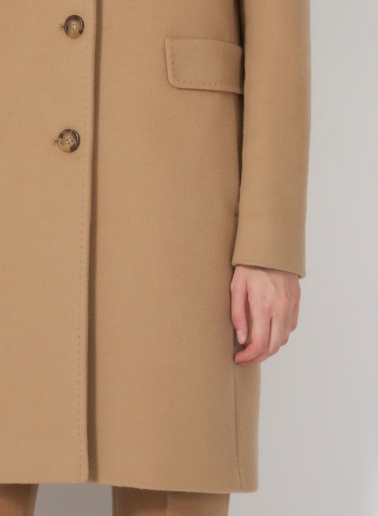 Gerade geschnittener Mantel im Herrenschnitt aus Wolle und Cashmere in light Camel