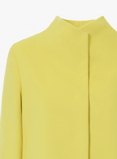 Jacke aus reiner Wolle mit hohem Kragen in gelb