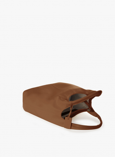 Maxi Schultertasche aus Leder in Tabak