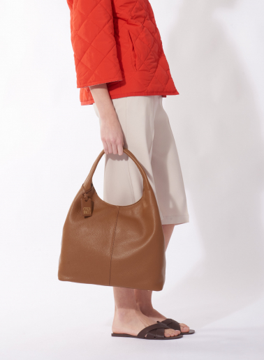 Maxi Schultertasche aus Leder in Tabak