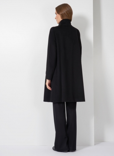 Cappotto nero svasato in puro cashmere