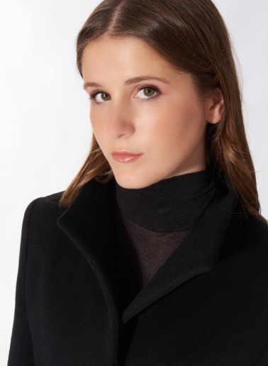 Cappotto nero in puro cashmere con collo alto