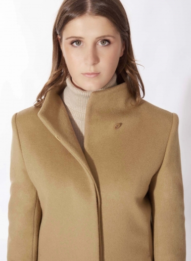 Cappotto cammello in puro cashmere con collo alto