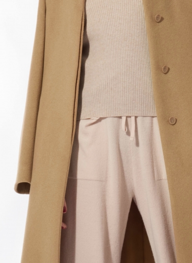 Cappotto cammello in puro cashmere con collo alto
