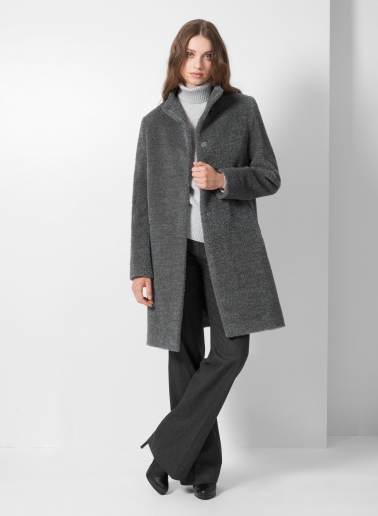 Cappotto grigio svasato in lana e alpaca con collo alto