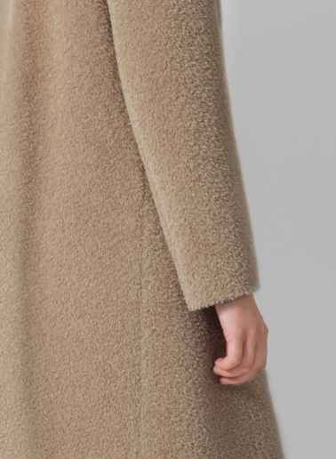 Cappotto beige scuro svasato in lana e alpaca con collo alto
