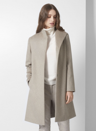 Cappotto beige scuro svasato in puro cashmere con collo alto
