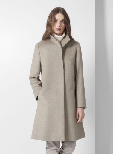 Cappotto beige scuro svasato in puro cashmere con collo alto