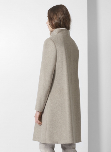 Cappotto beige scuro svasato in puro cashmere con collo alto
