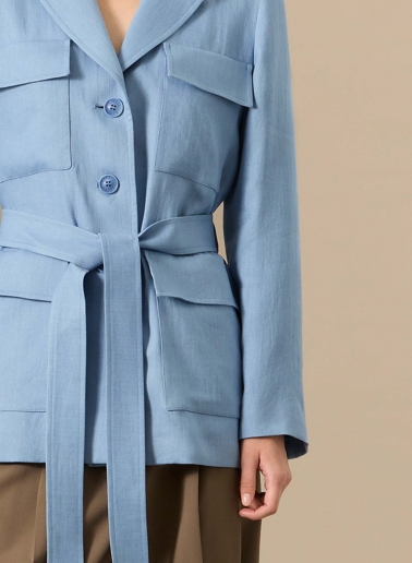 Giacca sahariana azzurra in lino con cintura