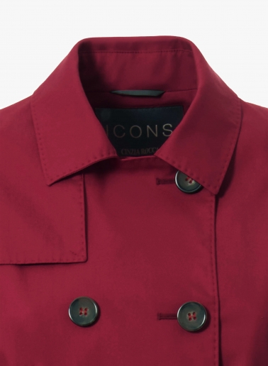 Trench doppio petto rosso in tessuto tecnico con impunture sartoriali