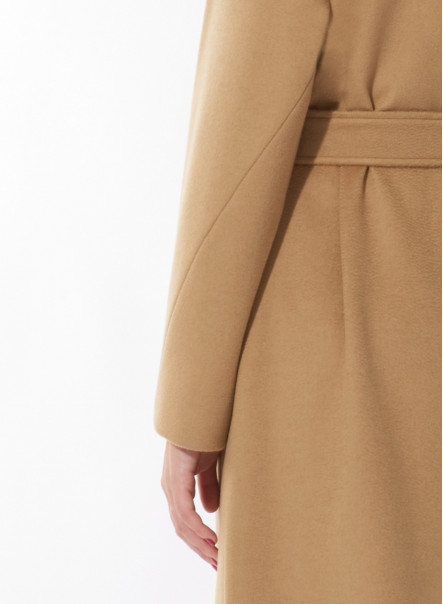Cappotto cammello doppiopetto con cintura in lana