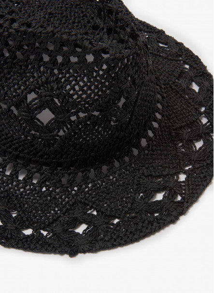 Cappello classico nero traforato